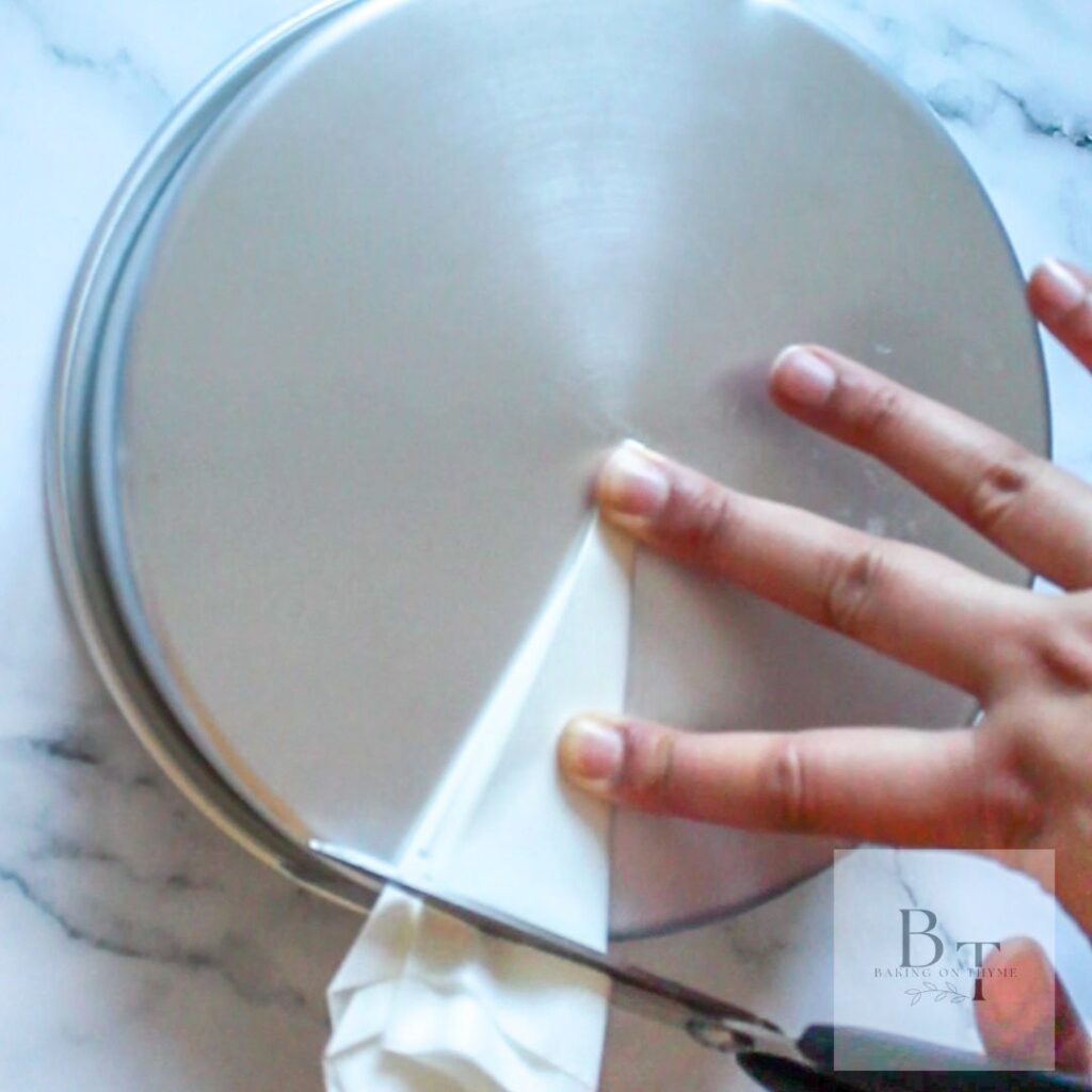 How To Cut Parchment Paper For Round Cakes