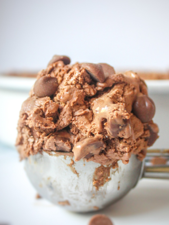 Homemade Chocolate Ice Cream – Baking on Thyme